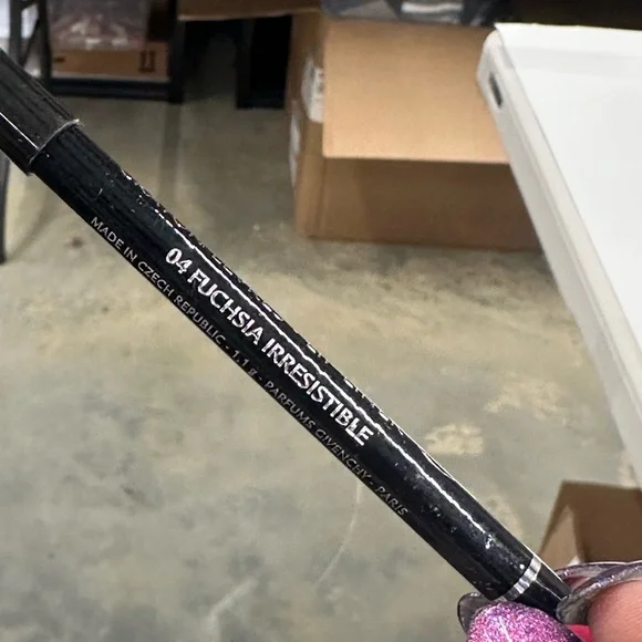 Givenchy 04 Fuschia Irresistable Lip Liner Pencil - Picture 4 of 6